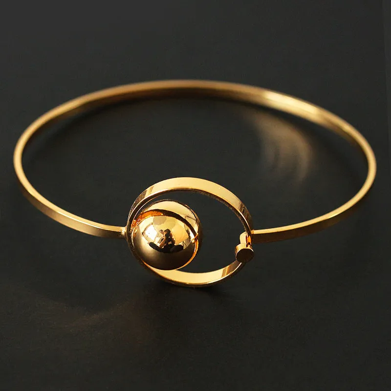 B599 - Elegant Gold Bracelet