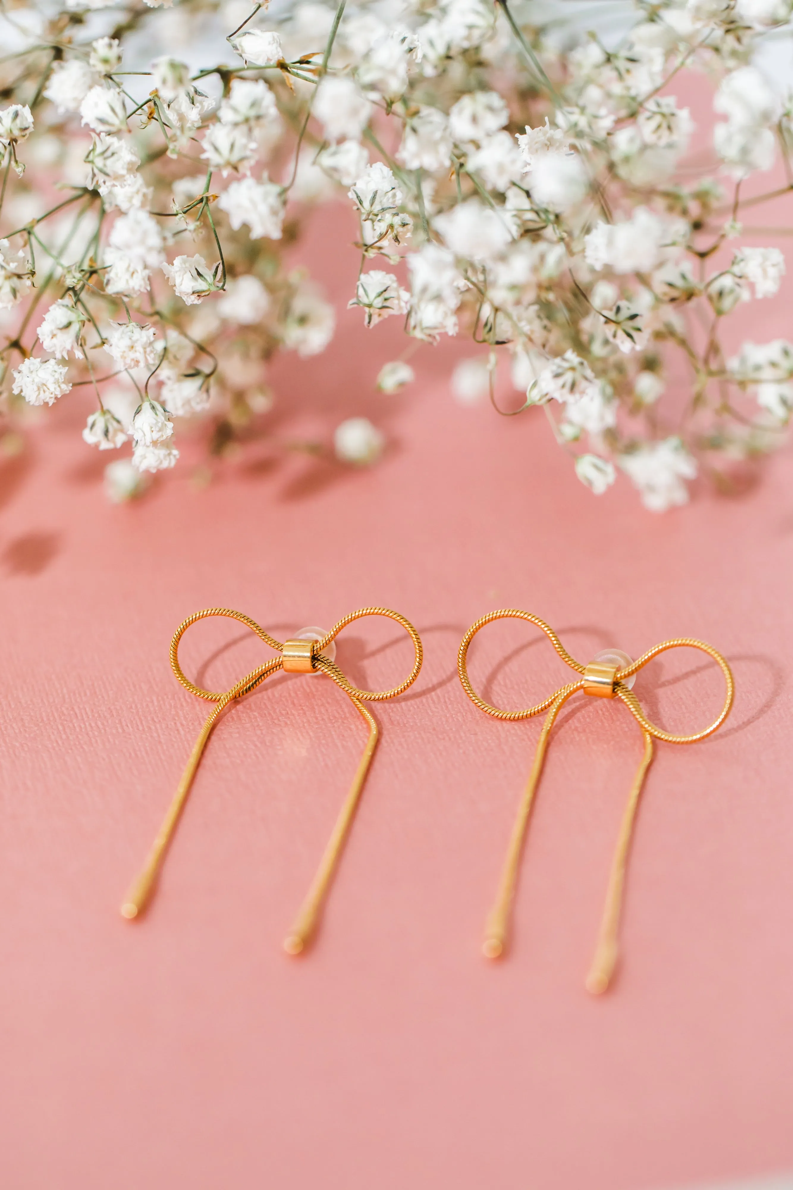 bow earrings { gold }