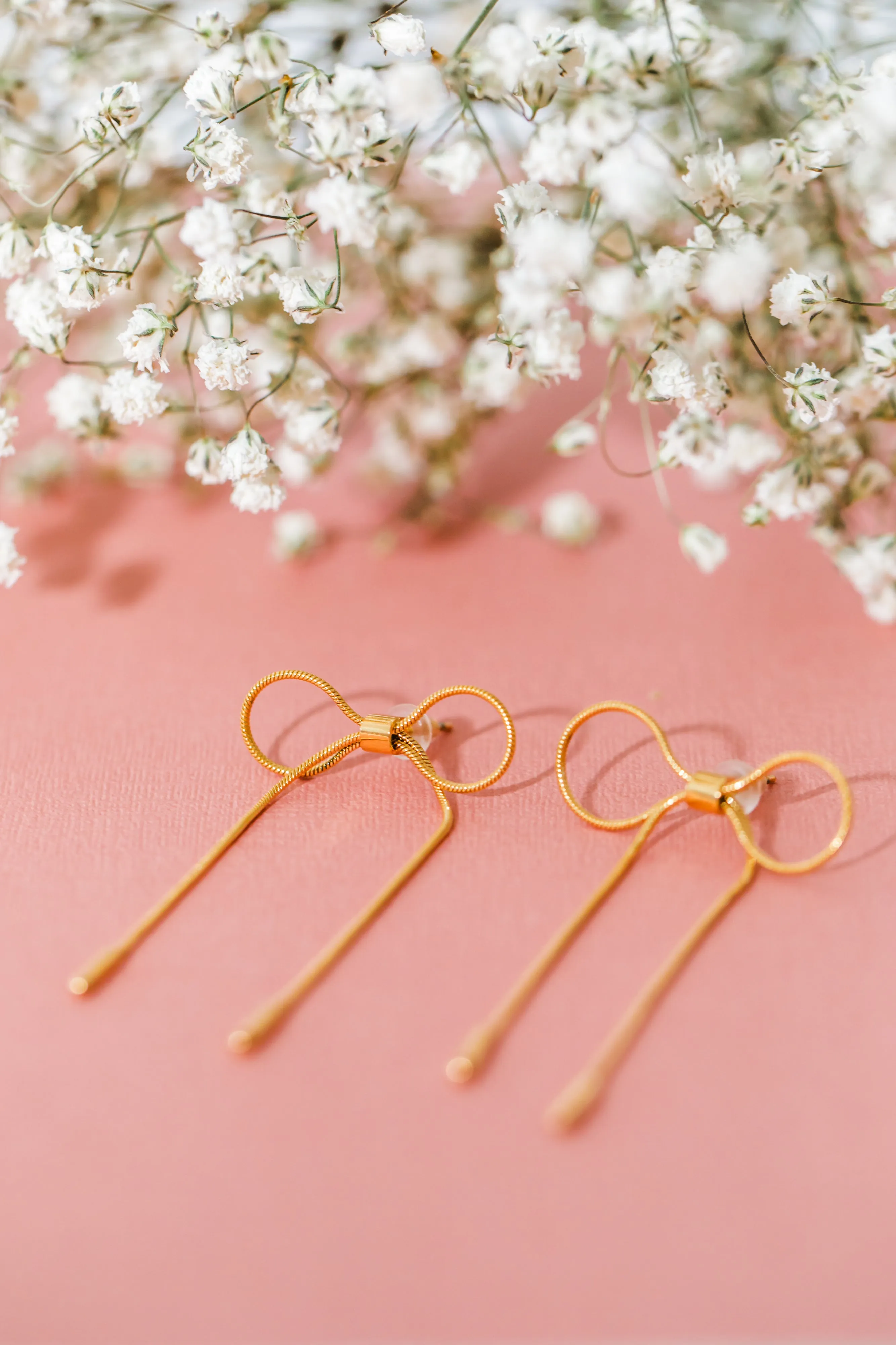 bow earrings { gold }