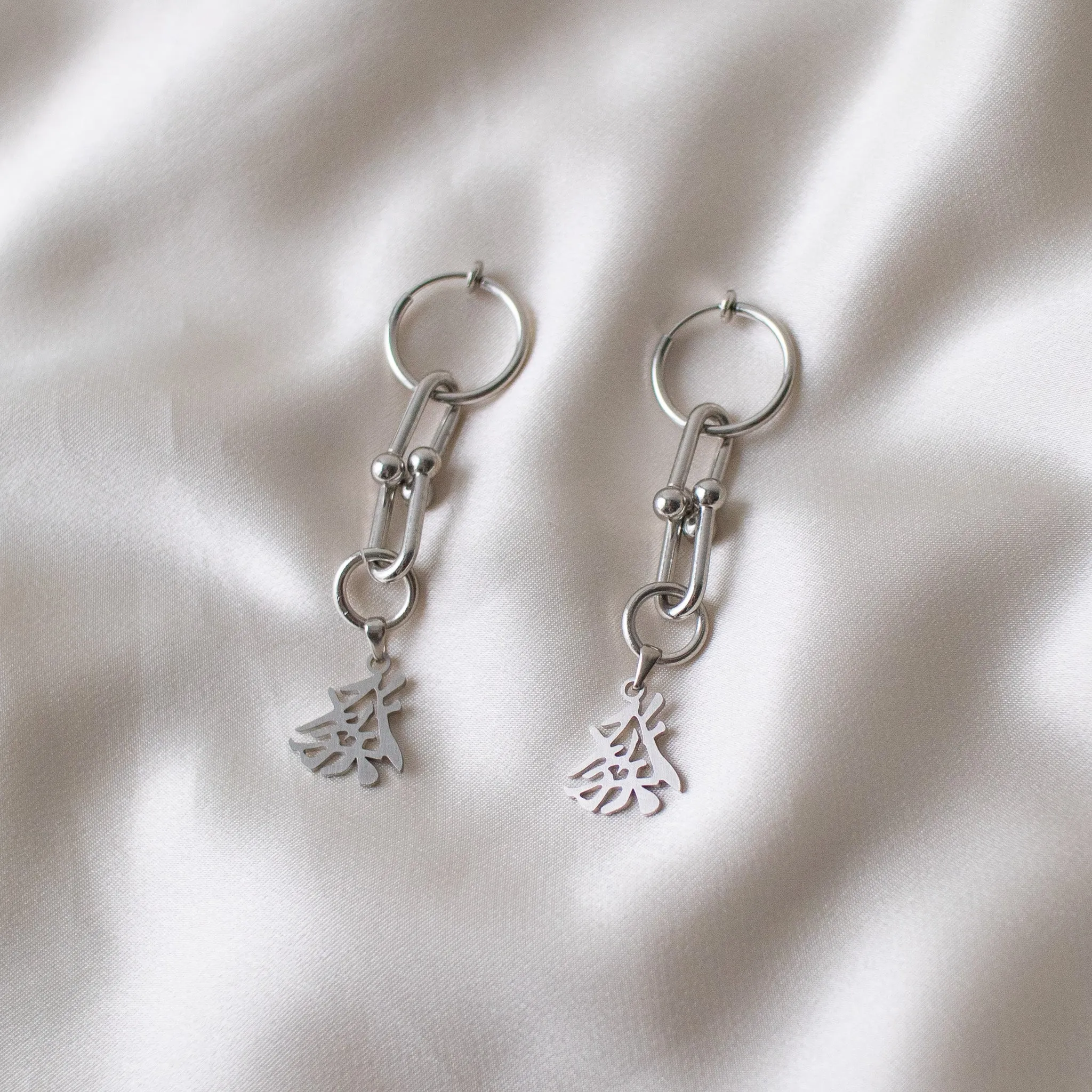 hatsu chain earrings